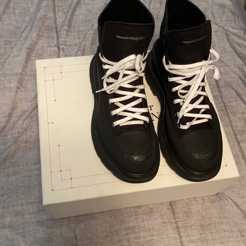 Alexander McQueen- Tread Slick High Top Sneakers